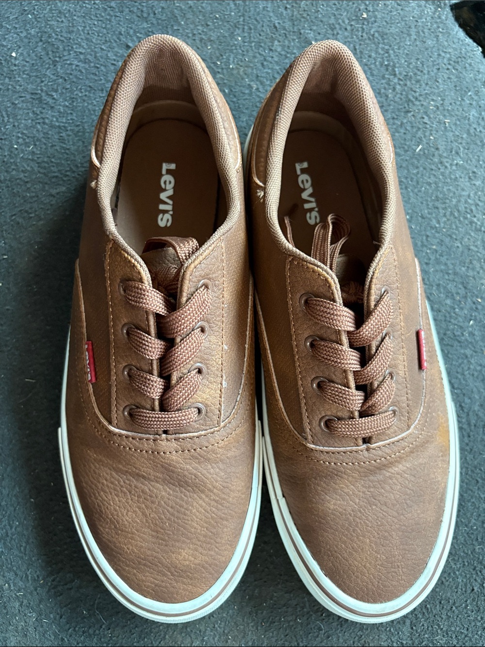 Levi's Men's Brown Lace-Up Low-Top Sneakers with White Sole